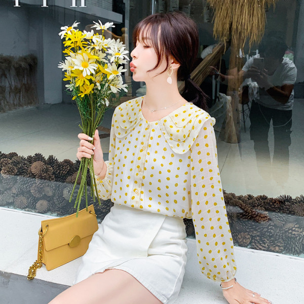 Paprasti moteriški balti marškiniai su ovalia iškirpte