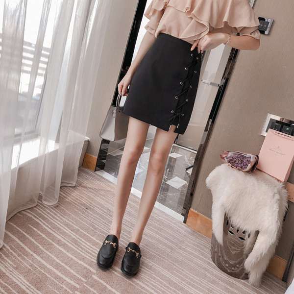 Модерна дамска пола с връзки и А-линия