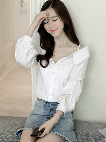 Ležerna ženska košulja bijele boje s V izrezom