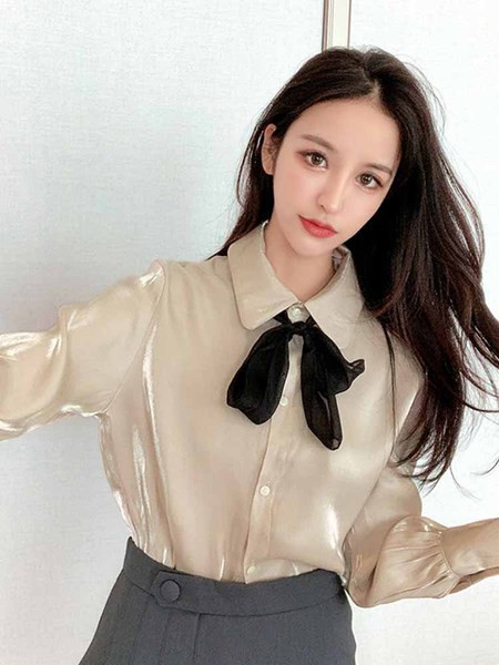 Модерна дамска риза в бежов цвят с дълъг ръкав