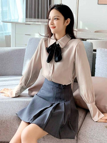 Модерна дамска риза в бежов цвят с дълъг ръкав