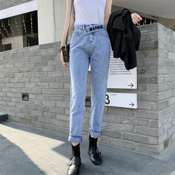 Sieviešu ikdienas džinsi ar augstu vidukli un uzrakstu