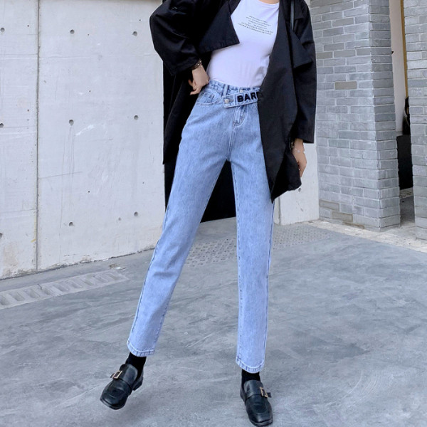 Sieviešu ikdienas džinsi ar augstu vidukli un uzrakstu