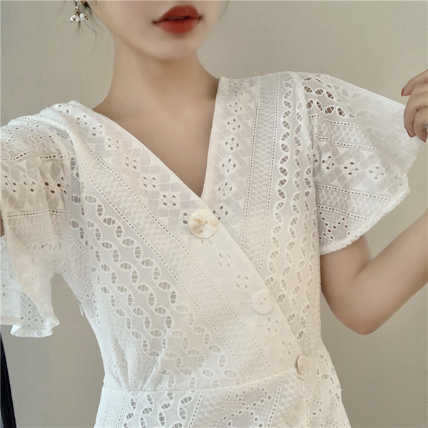 Ежедневна дамска рокля с шпиц деколте - разкроен модел 