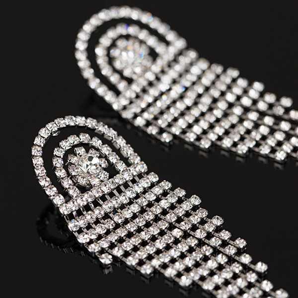 Női elegáns ezüst fülbevaló kövekkel