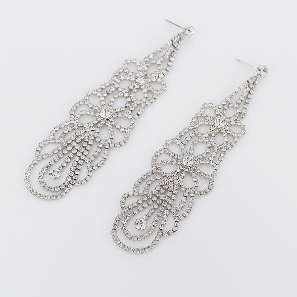 Sieviešu moderni iekarināmi auskari ar akmeņiem