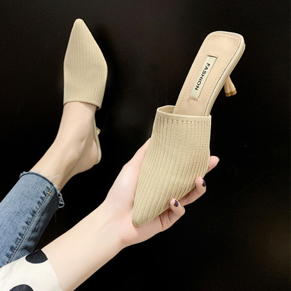 Moteriškas modernus šlepetės smailus modelis su plonu žemu kulnu