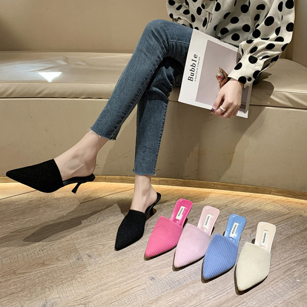 Moteriškas modernus šlepetės smailus modelis su plonu žemu kulnu