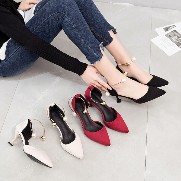 Női modern cipő hegyes modell gyöngyökkel - öko velúrból