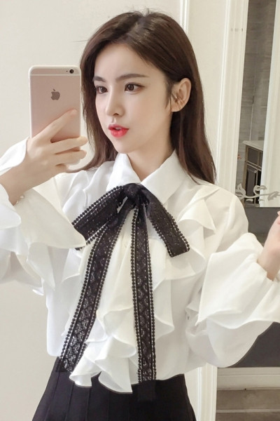 Дамска стилна риза в бял цвят с класическа яка и панделка