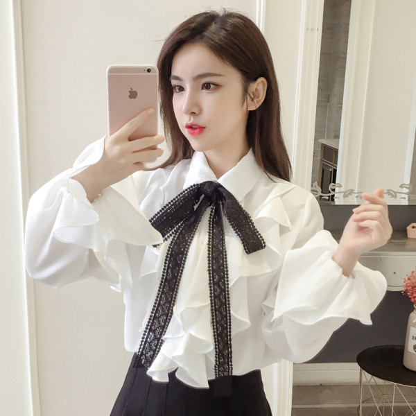 Дамска стилна риза в бял цвят с класическа яка и панделка
