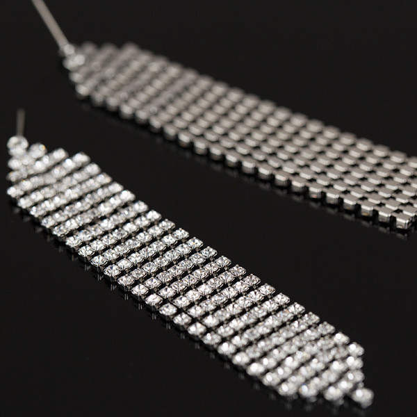 Modern női ezüst fülbevaló kövekkel