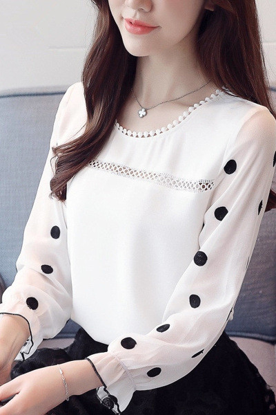 Aktuāla sieviešu blūze ar garām piedurknēm un ovālu kakla izgriezumu