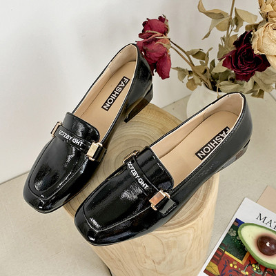 Ikdienas sieviešu lakādas apavi ar plakanu zoli