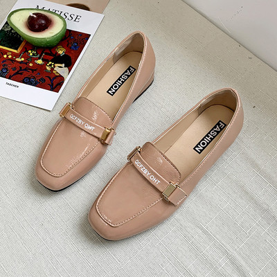 Ikdienas sieviešu lakādas apavi ar plakanu zoli