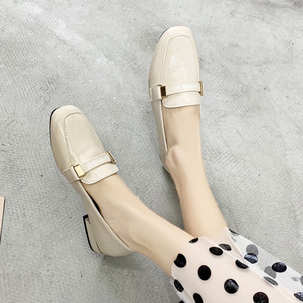 Ikdienas sieviešu lakādas apavi ar plakanu zoli