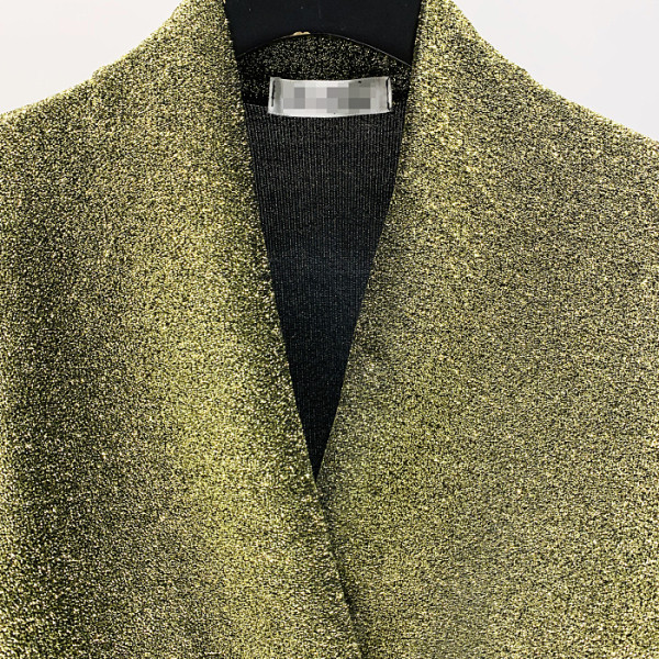 Šiuolaikinė moteriška palaidinė su špicine iškirpte, blizgiu efektu ir ilgomis rankovėmis