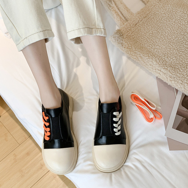 Női alkalmi cipő magas talppal, színes fűzővel