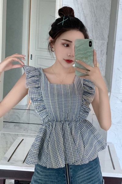 Igapäevane lokkidega naiste topp