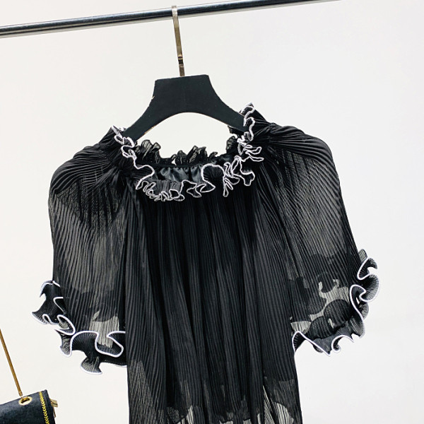 Bluză de damă modernă cu decolteu barcă și mâneci largi