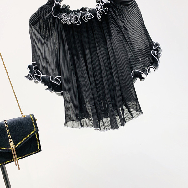 Bluză de damă modernă cu decolteu barcă și mâneci largi