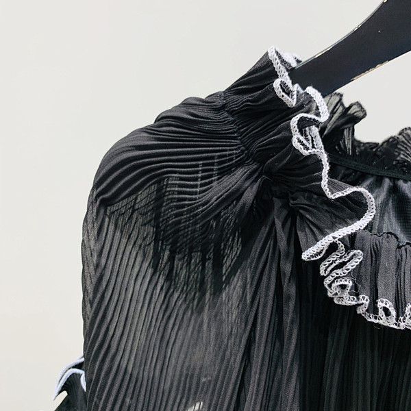 Bluză de damă modernă cu decolteu barcă și mâneci largi