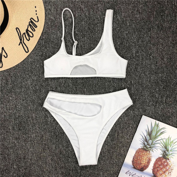 Нов модел дамски бански от две части и изрязани мотиви