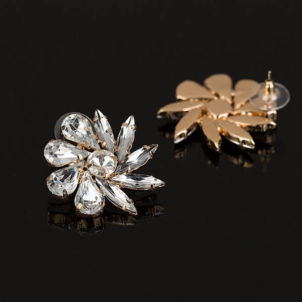 Елегантни дамски обеци с бял и зелен камък 