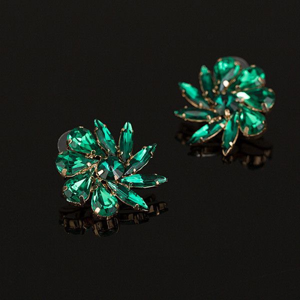 Елегантни дамски обеци с бял и зелен камък 