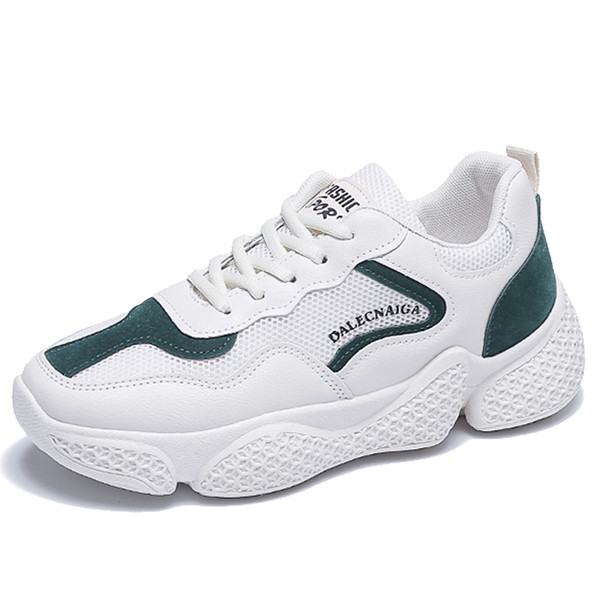 Sieviešu kedas ar plakanām zolēm piemērotas vasarai