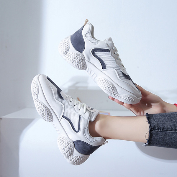 Sieviešu kedas ar plakanām zolēm piemērotas vasarai