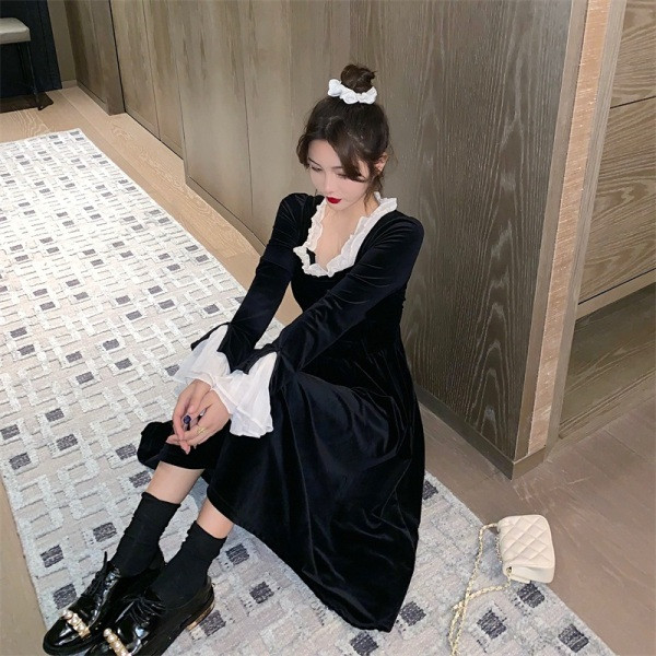 Retro naiste sametkleit kandilise dekoltee ja pitselementidega