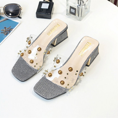 Stilīgas sieviešu čības ar biezu papēdi un spīdīgu efektu