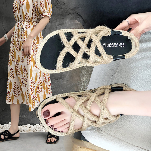 Sandale de dama cu talpa plate si sireturi