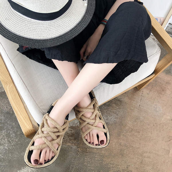 Sandale de dama cu talpa plate si sireturi