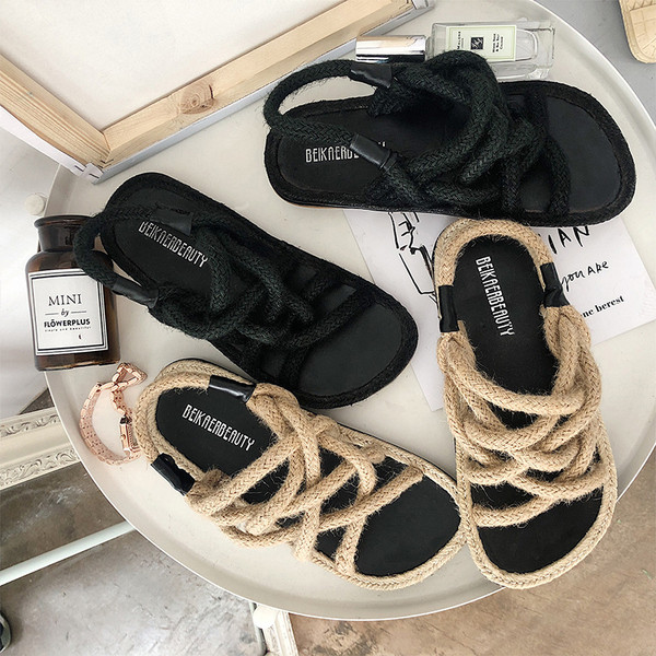 Sandale de dama cu talpa plate si sireturi