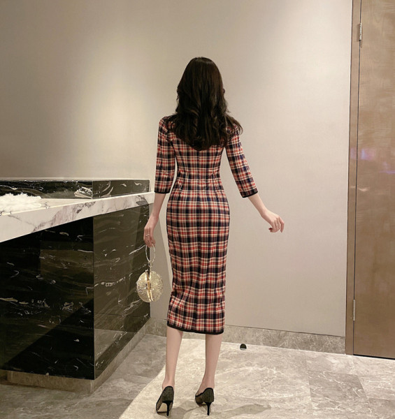 Stiilne naiste ruuduline kleit pikkade varrukatega ja 3/4 varrukatega - õhuke mudel