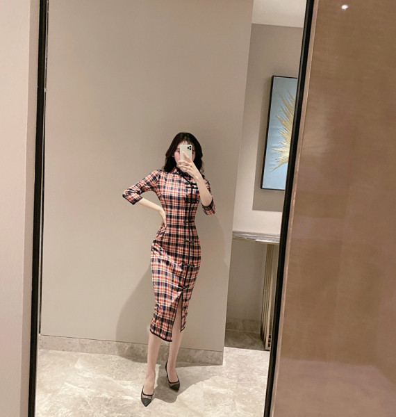 Stiilne naiste ruuduline kleit pikkade varrukatega ja 3/4 varrukatega - õhuke mudel