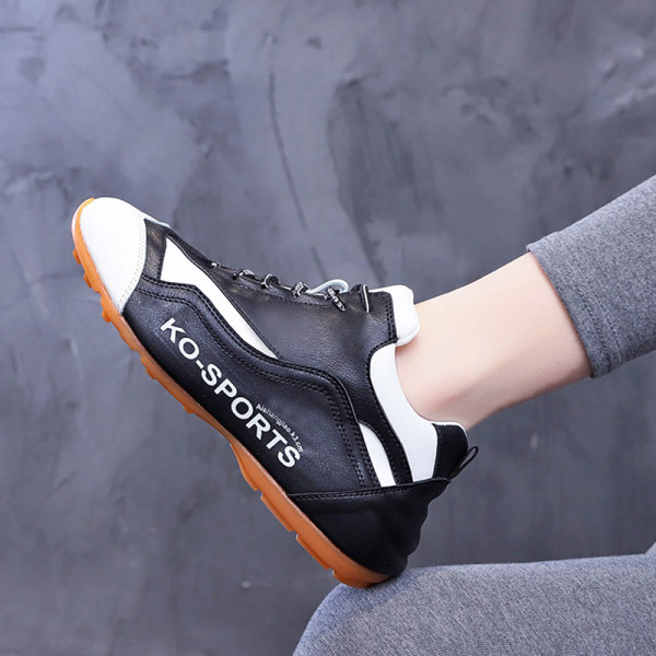 Moteriški sportbačiai su spalvotais raišteliais ir lygiu padu