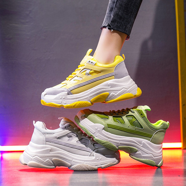 Sport és alkalmi női tornacipő magas talppal