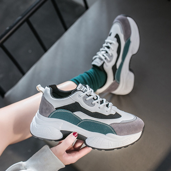 Дамски  ежедневни маратонки с елемент еко велур 