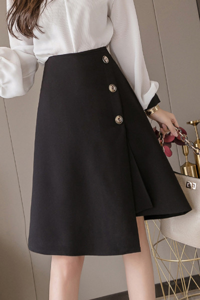 Aszimmetrikus női szoknya gombokkal, magas derékkal