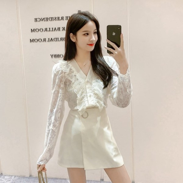 Camasa de dama actuala din dantela model montata