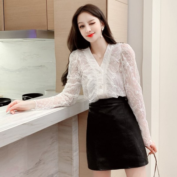 Camasa de dama actuala din dantela model montata