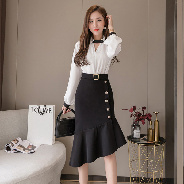 Sieviešu asimetrisks svārki ar pogām un jostu