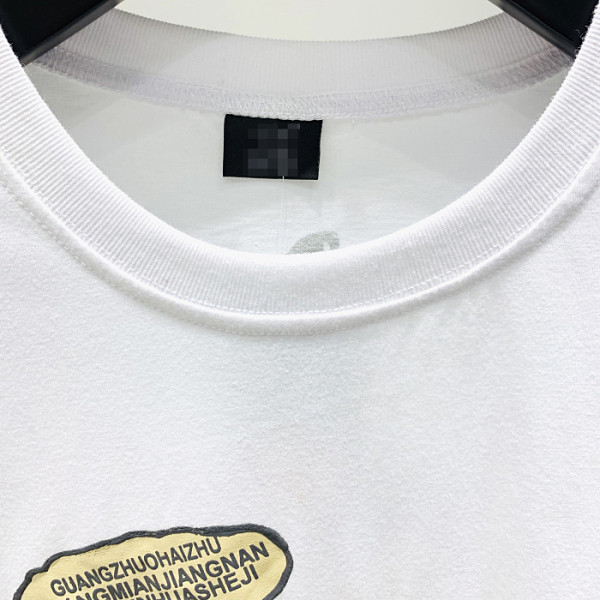 Нов модел дамска тениска с мече и овално деколте