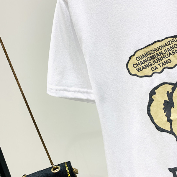 Нов модел дамска тениска с мече и овално деколте