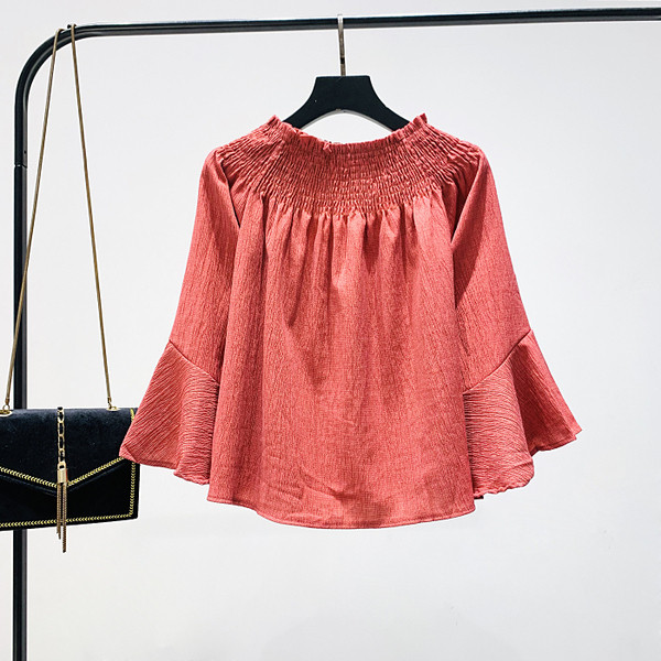 Lezser női blúz széles ujjal és csónakos nyakkivágással