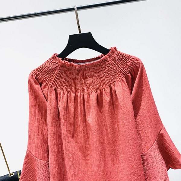 Lezser női blúz széles ujjal és csónakos nyakkivágással