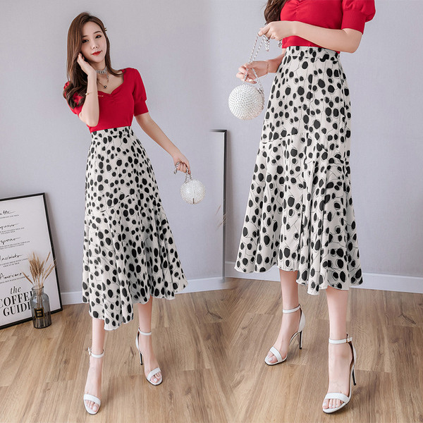 Spalvingas moteriško sijono kirpimo modelis aukštu liemeniu